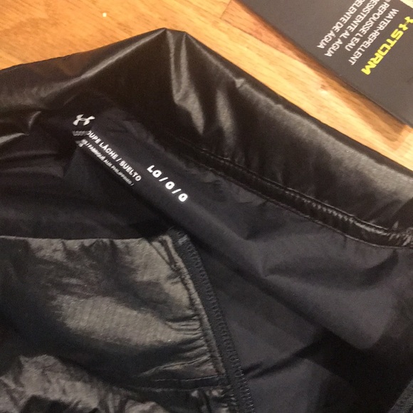 Never wore cool black jacket has a shine - Picture 4 of 5